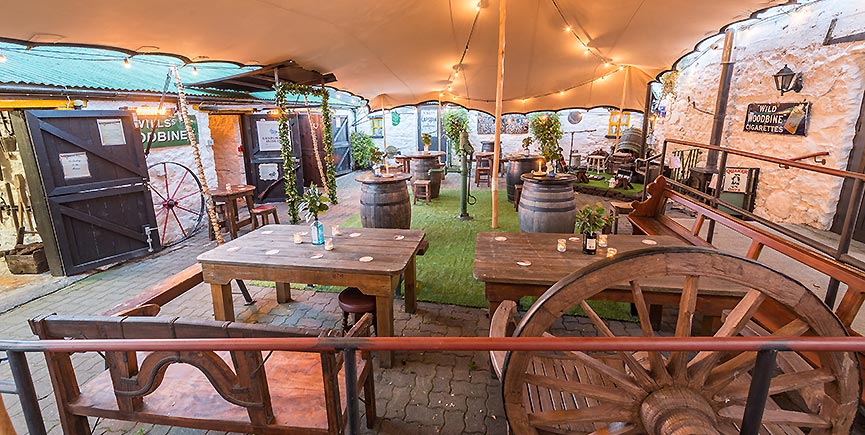 foxs-pub-04 outdoor seating at johnnie fox's