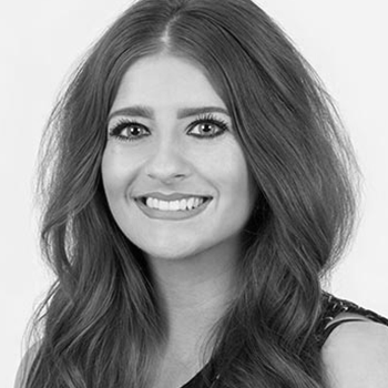 Headshot of Shauna McCarthy, dancer in the Hooley Show at Johnnie Fox’s.