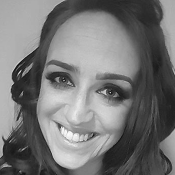 Headshot of Siobhan O’Connor, dancer in the Hooley Show at Johnnie Fox’s.